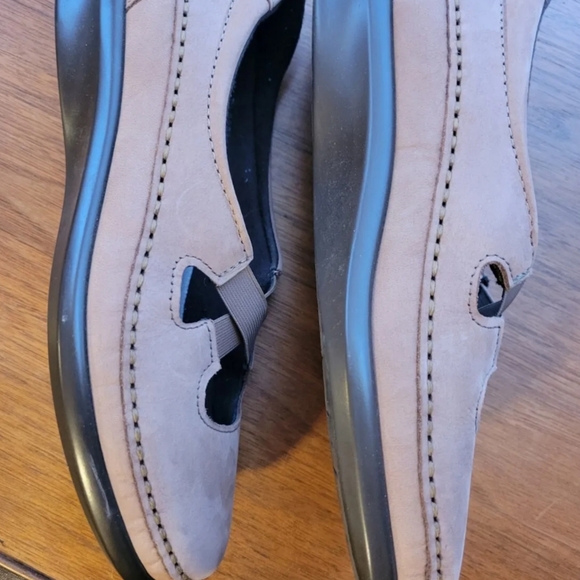 Women's SAS Crisscross Mary Jane Ballet Flats Nude Nubuck Leather Shoes Size 6M - Picture 3 of 6